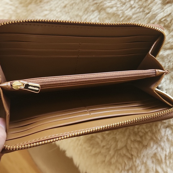 NWOT Coach Signature Leather Zip Around Long Wallet 🤎💛 - Picture 7 of 16